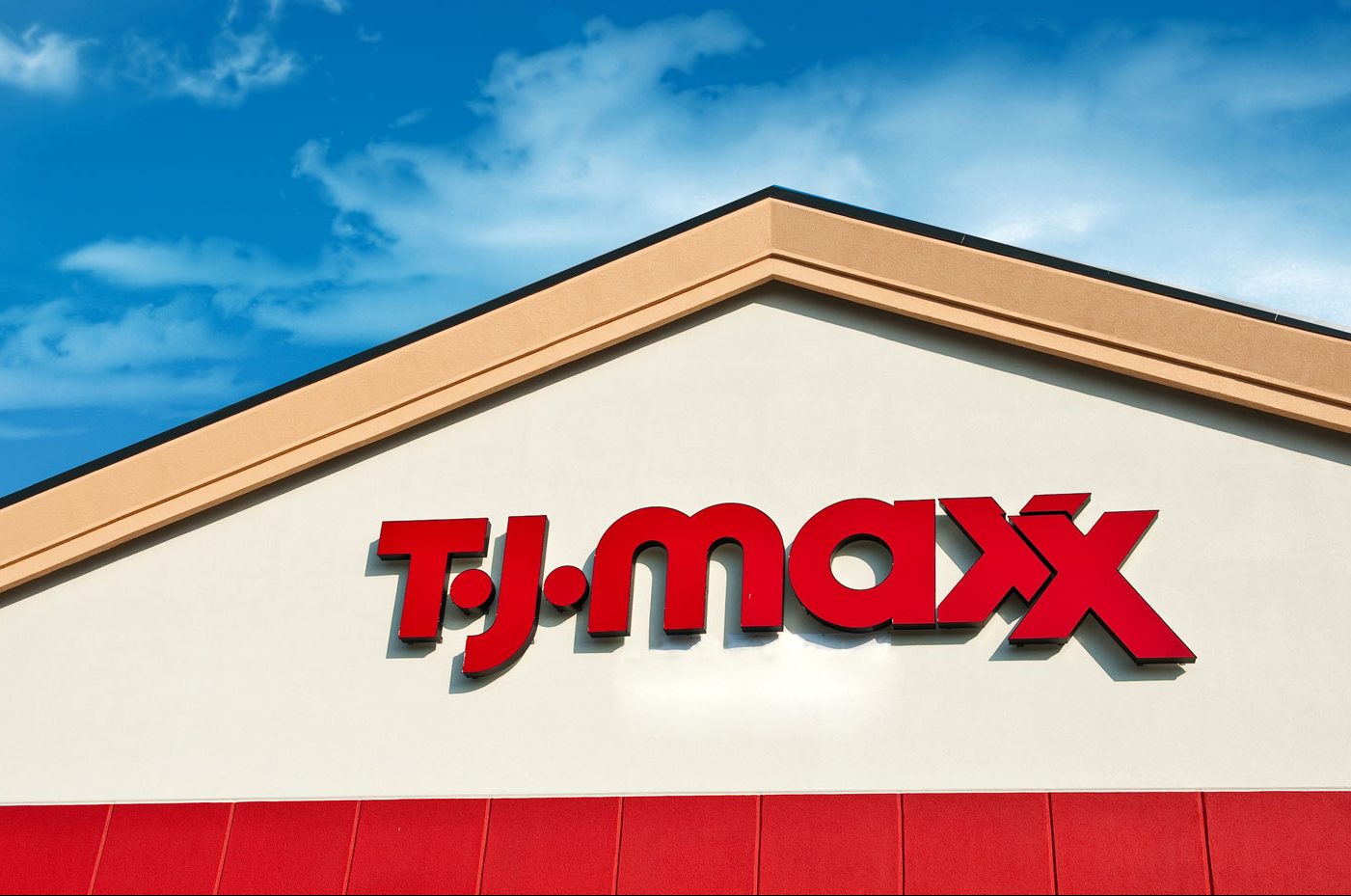 photo of the tj maxx entrance sign